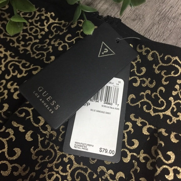 New Guess Mini Skirt Size Small - Picture 3 of 9